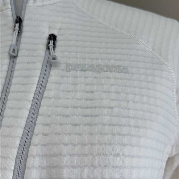 Patagonia | W's R1® Quarter-Zip Fleece Pullover | Birch White | Large | #40118 - Picture 3 of 11